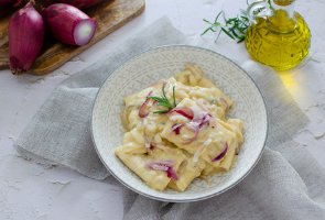 Pasta Con Crema Di Ceci E Cipolle Stufate
